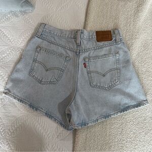 Levi’s 80 Mom Shorts